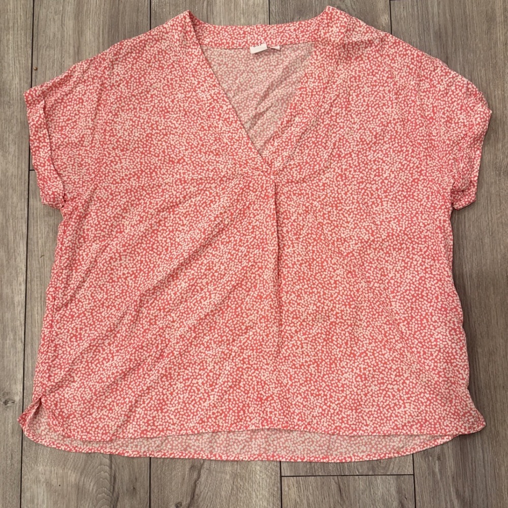 GAP Women's Size L Coralā White Ditsy Floral Print V Neck Short Sleeve Top